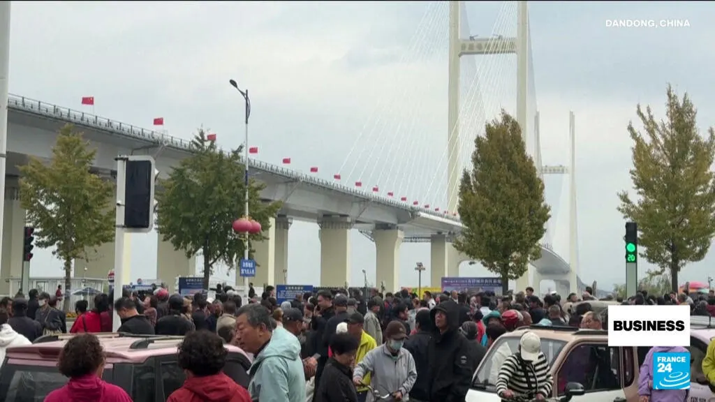 صورة مرافقة للخبر: الصين وكوريا الشمالية تفتحان جسراً تجارياً تأخر طويلاً