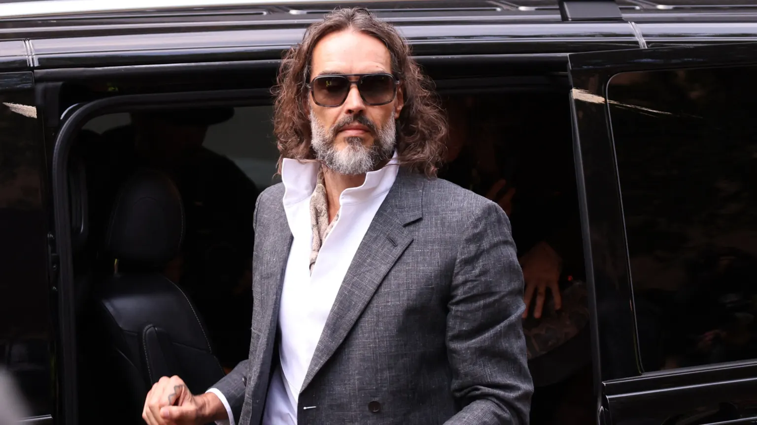 Image accompanying: Russell Brand Trial: Woman details alleged rape after being asked to take half-naked photos