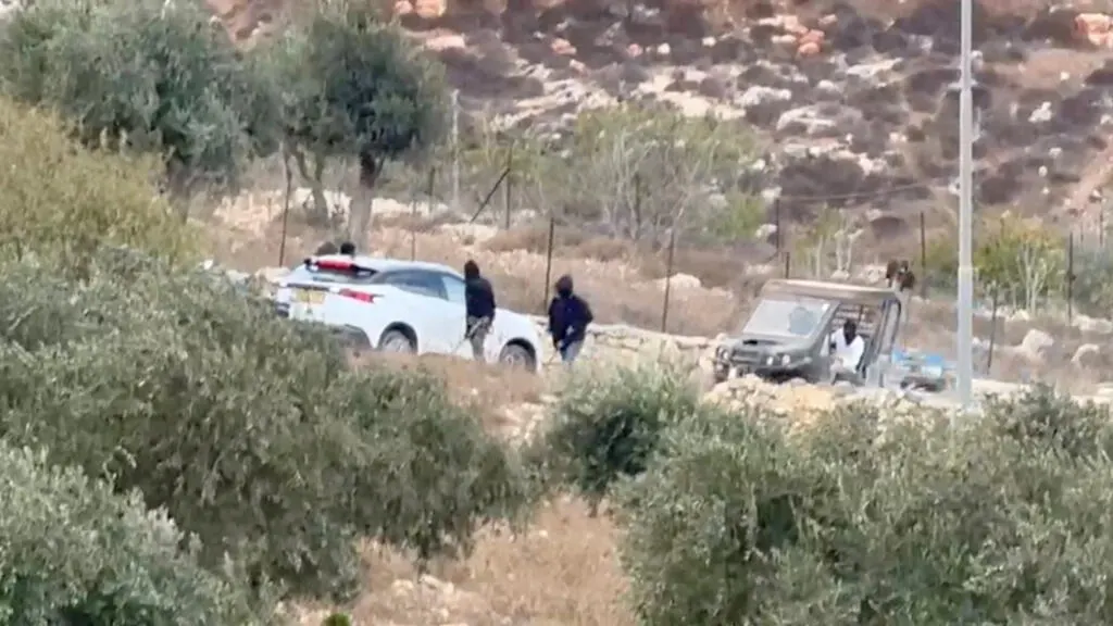 صورة مرافقة للخبر: الضفة الغربية: إسرائيل تعلن توقيف عشرة أشخاص على خلفية هجمات مستوطنين استهدفت أجانب