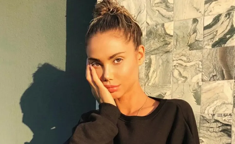 صورة مرافقة للخبر: وفاة عارضة الأزياء ساهارا راي عن 34 عامًا