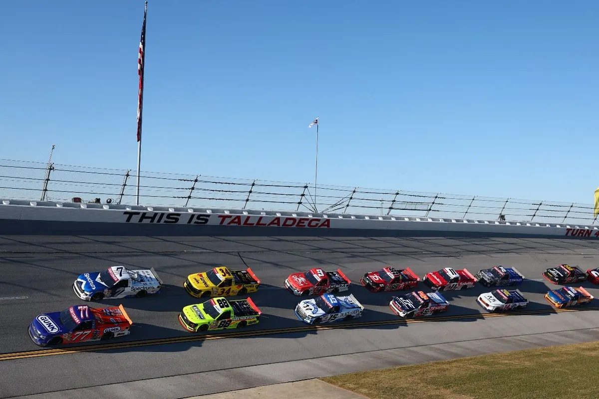 Image accompanying: NASCAR Truck Series championship down to two with two to go