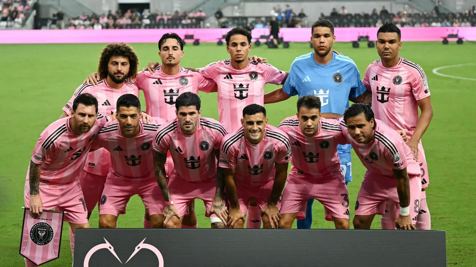 صورة مرافقة للخبر: ما القنوات الناقلة لمباراة نيويورك ريد بولز وإنتر ميامي في الدوري الأمريكي 2026؟ وكيف تشاهدها عبر الإنترنت؟