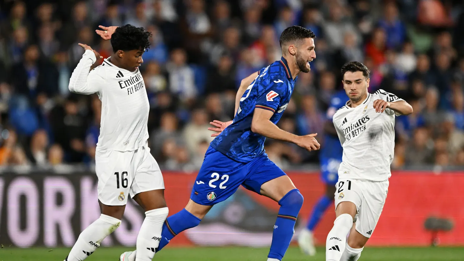صورة مرافقة للخبر: نجم ريال مدريد يتصدر المشهد.. ميلان يخطط لصفقتين من العيار الثقيل