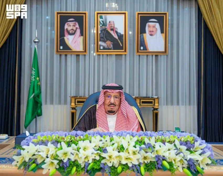 صورة مرافقة للخبر: خادم الحرمين الشريفين يرأس جلسة مجلس الوزراء في الرياض