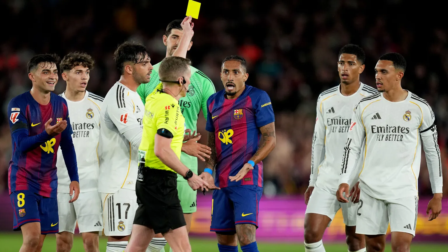 صورة مرافقة للخبر: "تحكيم حسب الطلب".. قناة ريال مدريد تبدأ الحرب النفسية قبل الكلاسيكو