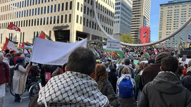 صورة مرافقة للخبر: آلاف الأشخاص يتظاهرون تضامناً مع الفلسطينيين في مونتريال