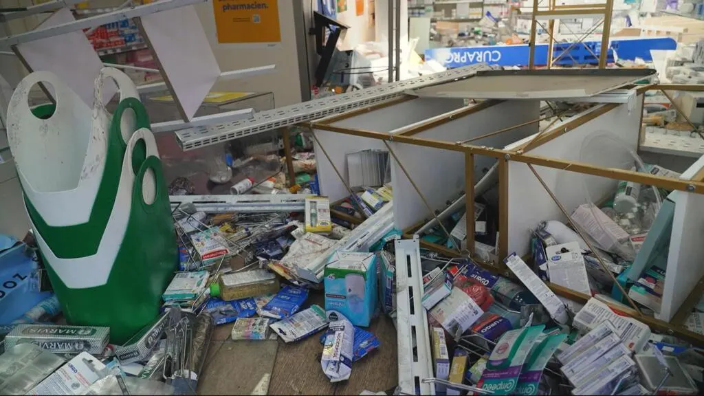 صورة مرافقة للخبر: متاجر التجزئة الفرنسية تترنح بعد عطلة نهاية أسبوع من أعمال الشغب والنهب