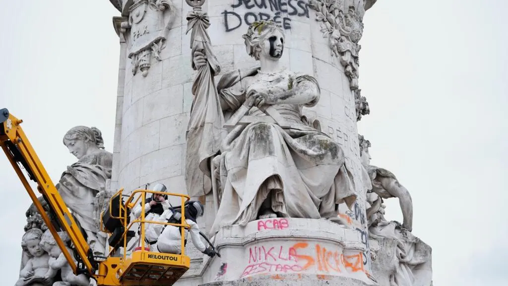 Image accompanying: Rights groups say proposed French law to make rioters pay for damage is anti-democratic