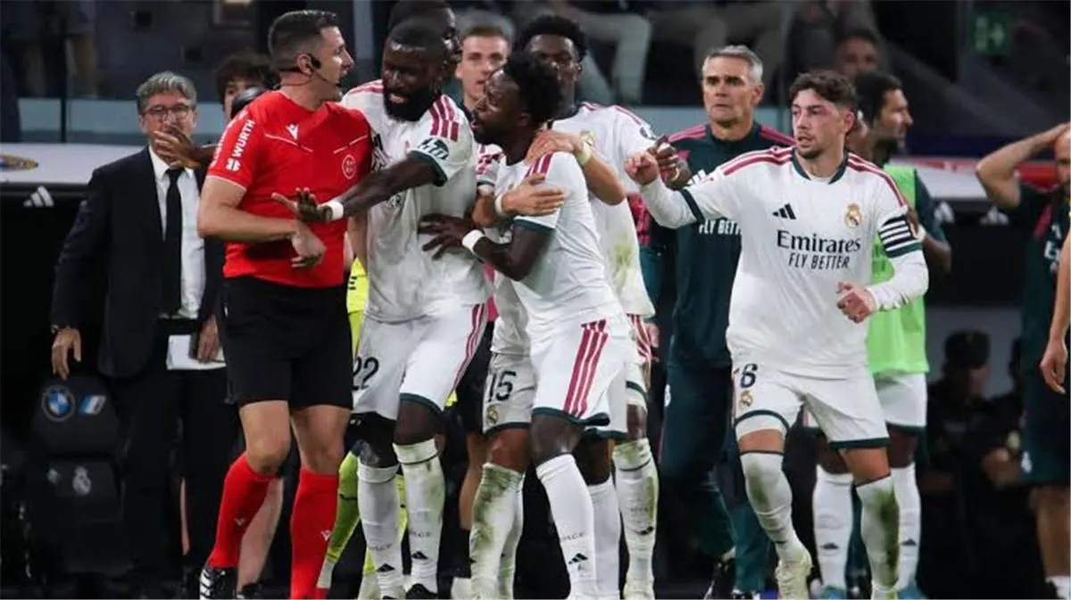 صورة مرافقة للخبر: عقوبة لن تعجبه.. حكم مباراة ريال مدريد وفياريال يدين فينيسيوس جونيور