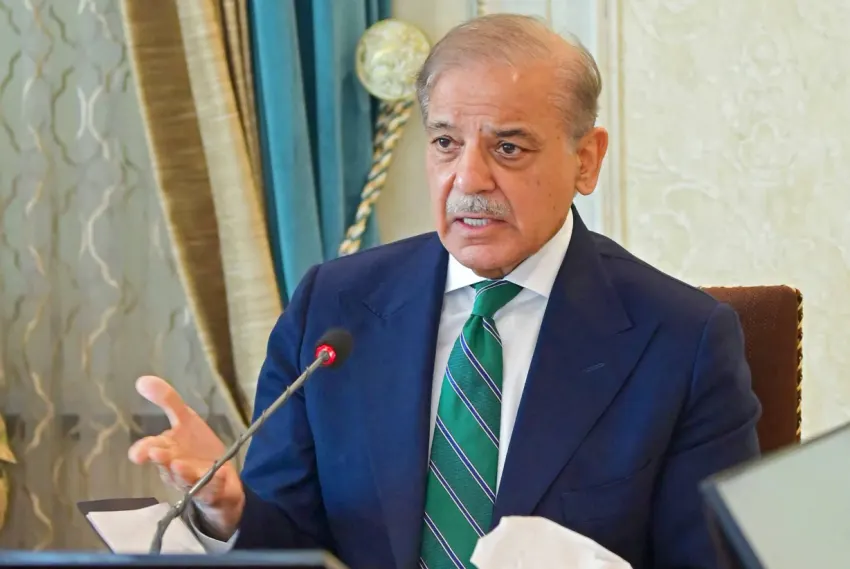 صورة مرافقة للخبر: رئيس الوزراء الباكستاني يُدين هجمات ميليشيا الحوثي الإرهابية على مطاري الملك خالد وأبها الدوليين