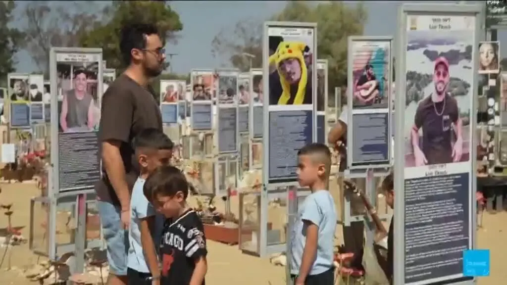 صورة مرافقة للخبر: 7 أكتوبر: في مهرجان نوفا، تكريم الموتى في مواجهة الصدمة
