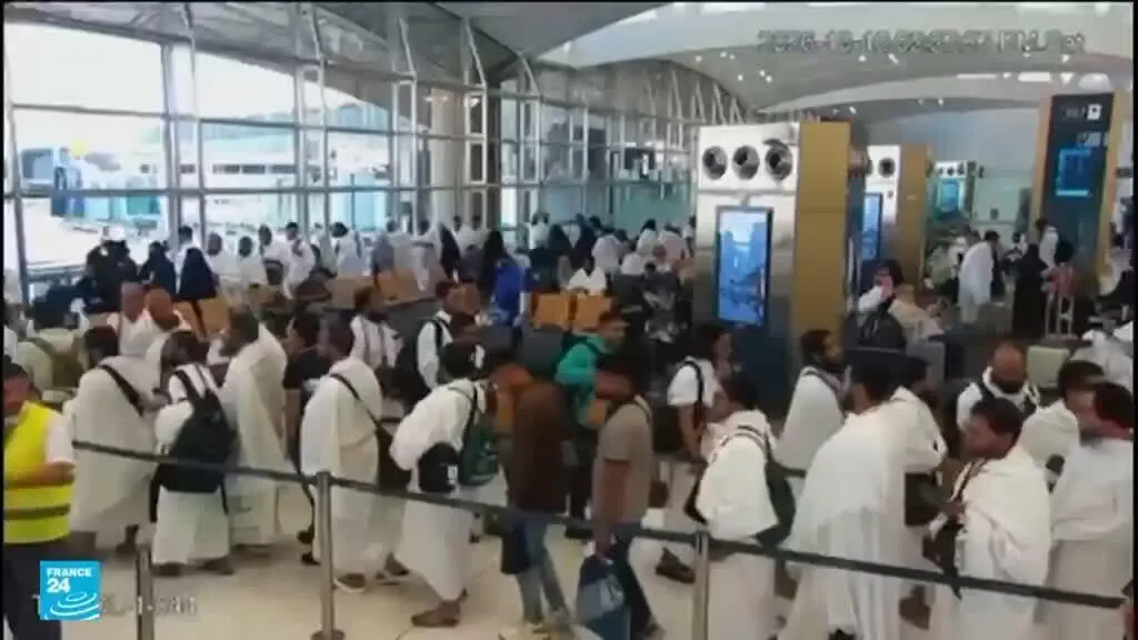 صورة مرافقة للخبر: السعودية تواجه هجمات جديدة بالصواريخ والطائرات المسيرة