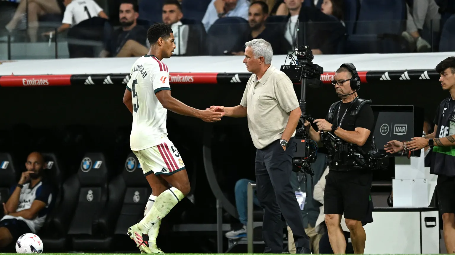 صورة مرافقة للخبر: هل تدخل مورينيو؟.. ريال مدريد يحسم اتفاقا عاجلا مع بيلينجهام
