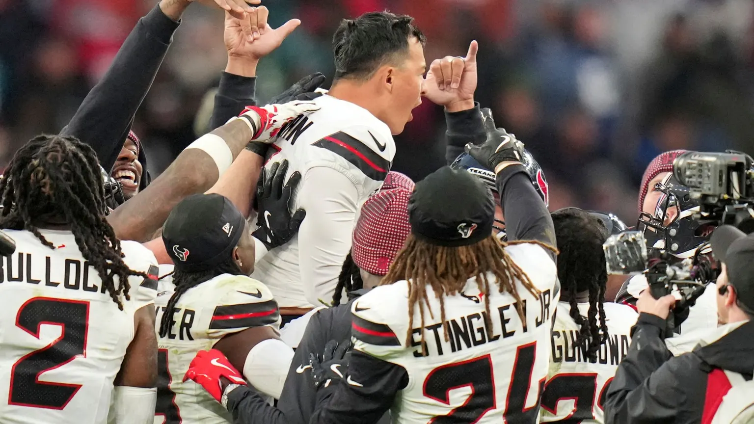 Image accompanying: Texans beat Jags in final seconds of Wembley thriller