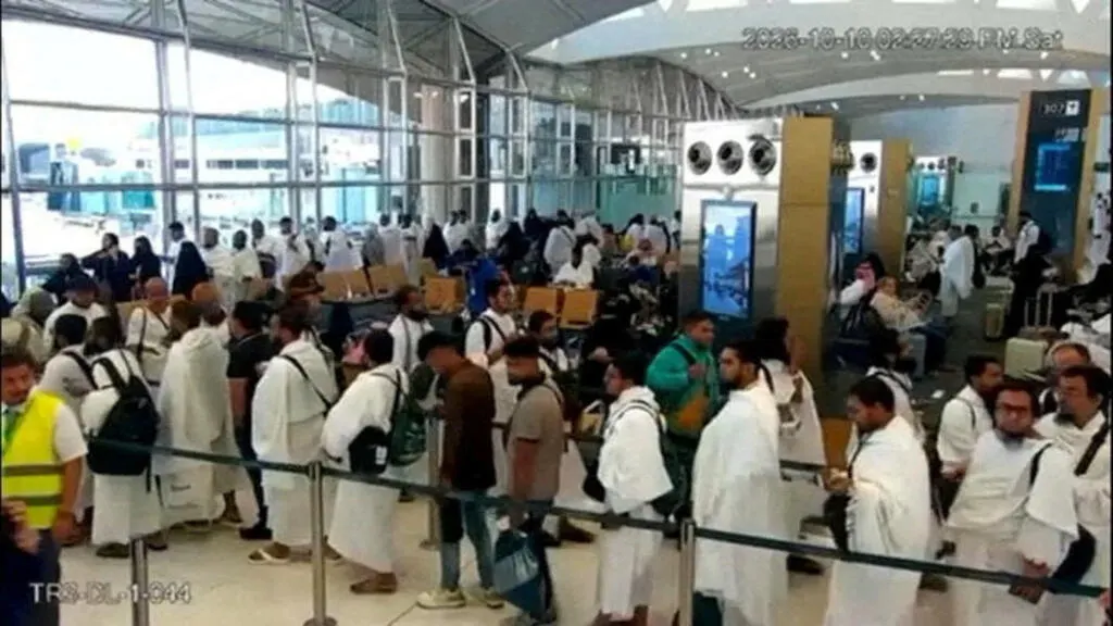 صورة مرافقة للخبر: رغم تطمينات الرياض... هجمات الحوثيين تلقي بظلالها على رحلات المعتمرين في السعودية