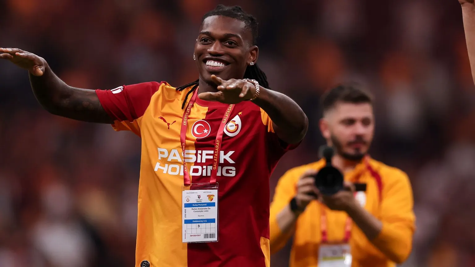 صورة مرافقة للخبر: لياو: أتمنى فوز هذا اللاعب بالكرة الذهبية