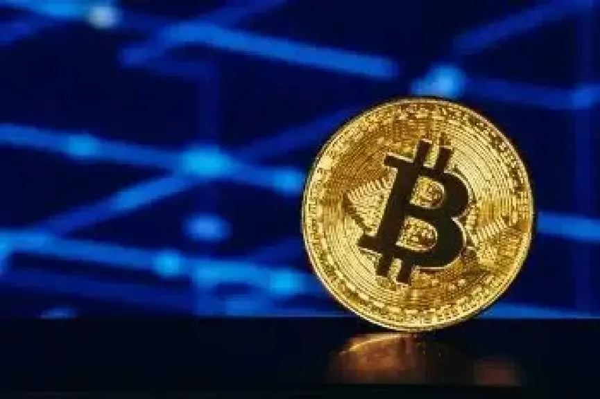 صورة مرافقة للخبر: بيتكوين تهبط دون 80 ألف دولار بعد توقف «ستراتيجي» عن الشراء وترقب قرار الفيدرالي