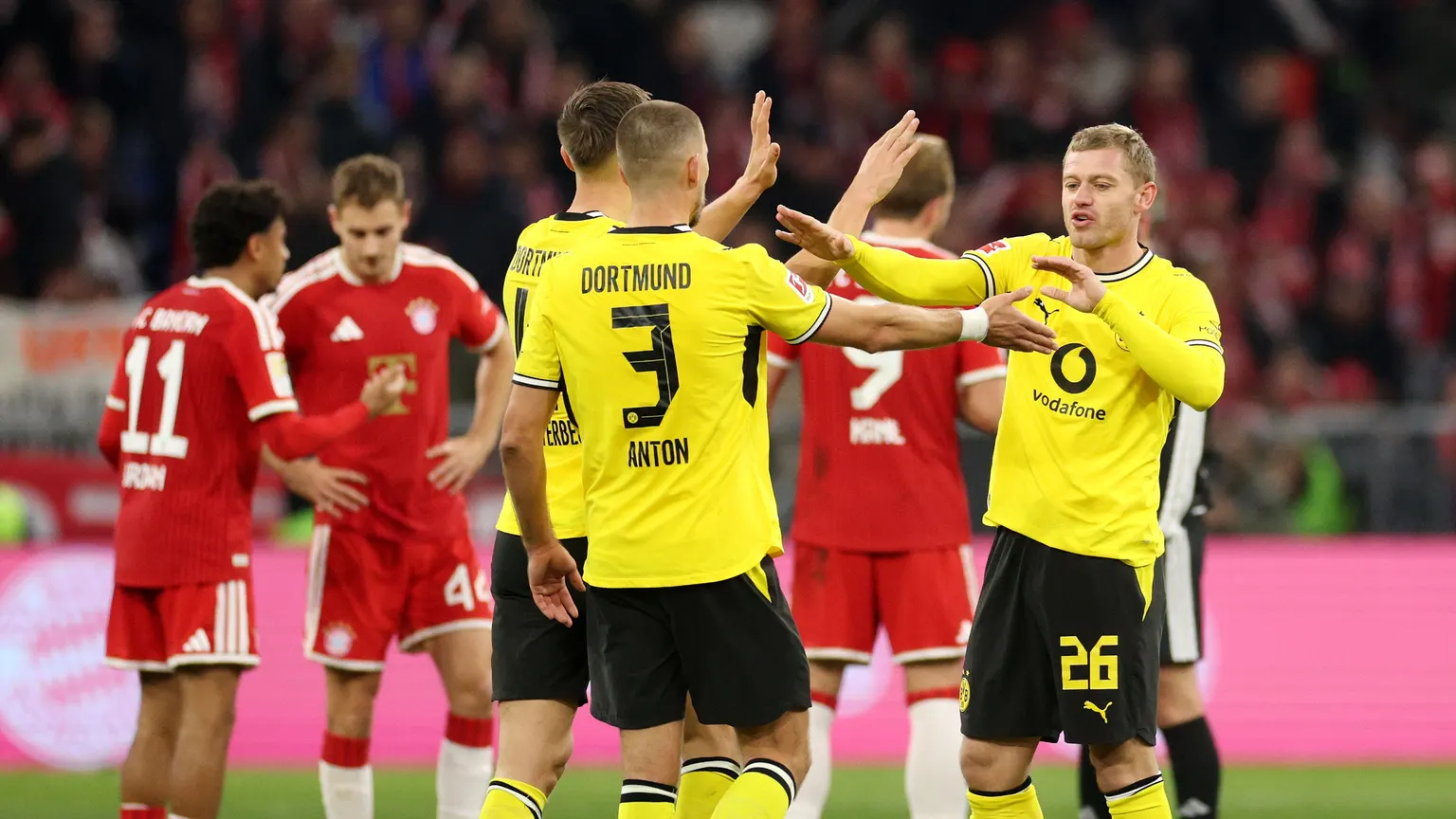 صورة مرافقة للخبر: بالفيديو.. بايرن ميونخ يهدر الانتصار على دورتموند وسط مهرجان الإصابات