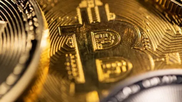 صورة مرافقة للخبر: قيمة "بيتكوين" تتراجع دون الـ 82 ألف دولار مع موجة بيع أسهم التكنولوجيا وارتفاع أسعار النفط