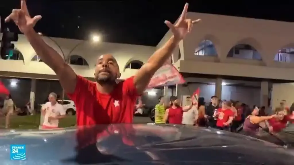 صورة مرافقة للخبر: احتفالات في البرازيل بإعادة انتخاب لولا وترحيب دولي