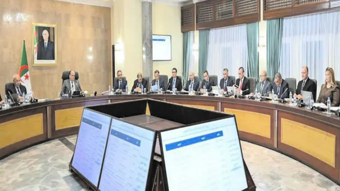 صورة مرافقة للخبر: اجتماع الحكومة: بحث ملفات تتعلق بعدة قطاعات