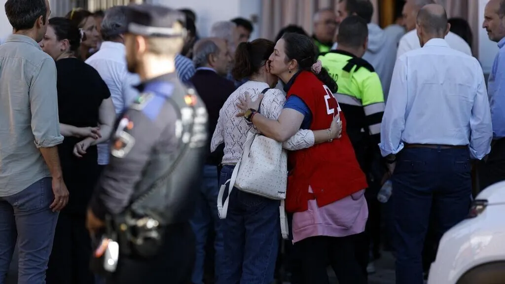 صورة مرافقة للخبر: إسبانيا في حداد لثلاثة أيام بعد حادث تصادم قطارين أوقع 69 قتيلا
