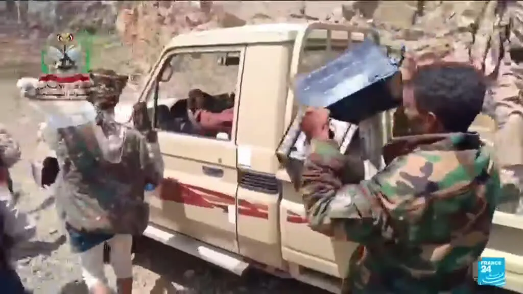 صورة مرافقة للخبر: الحوثيون يهاجمون مطار عدن مع تصاعد القتال في اليمن