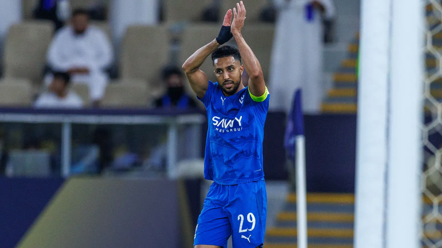 صورة مرافقة للخبر: فيديو: هل يتحول سالم الدوسري إلى لاعب بديل في الهلال؟