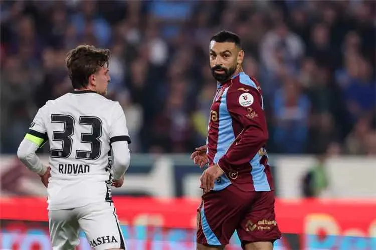 صورة مرافقة للخبر: نتيجة مباراة طرابزون سبور ضد بشكتاش اليوم 2-0 .. محمد صلاح يتصدر هدافي الدوري التركي