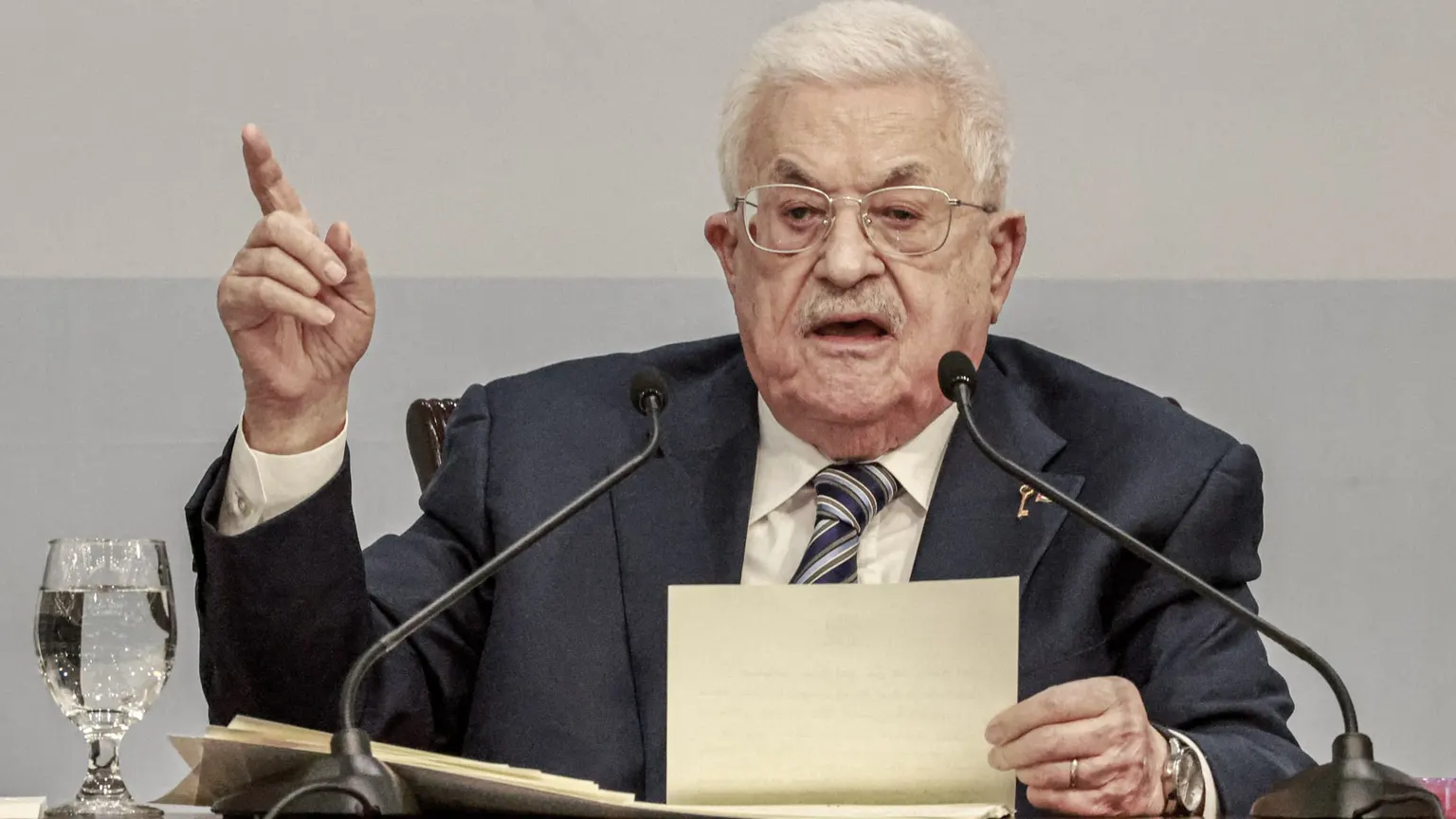 صورة مرافقة للخبر: محمود عباس يؤجل الانتخابات الفلسطينية حتى سبتمبر 2027 ومرسوم يوضح الأسباب