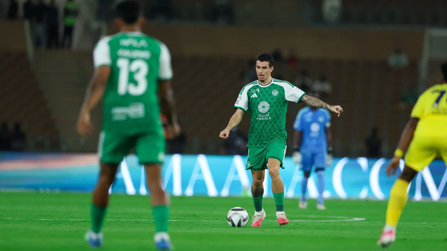 صورة مرافقة للخبر: خبير تحكيمي يفجر مفاجأة.. لاعب الوصل استحق الطرد أمام الأهلي!