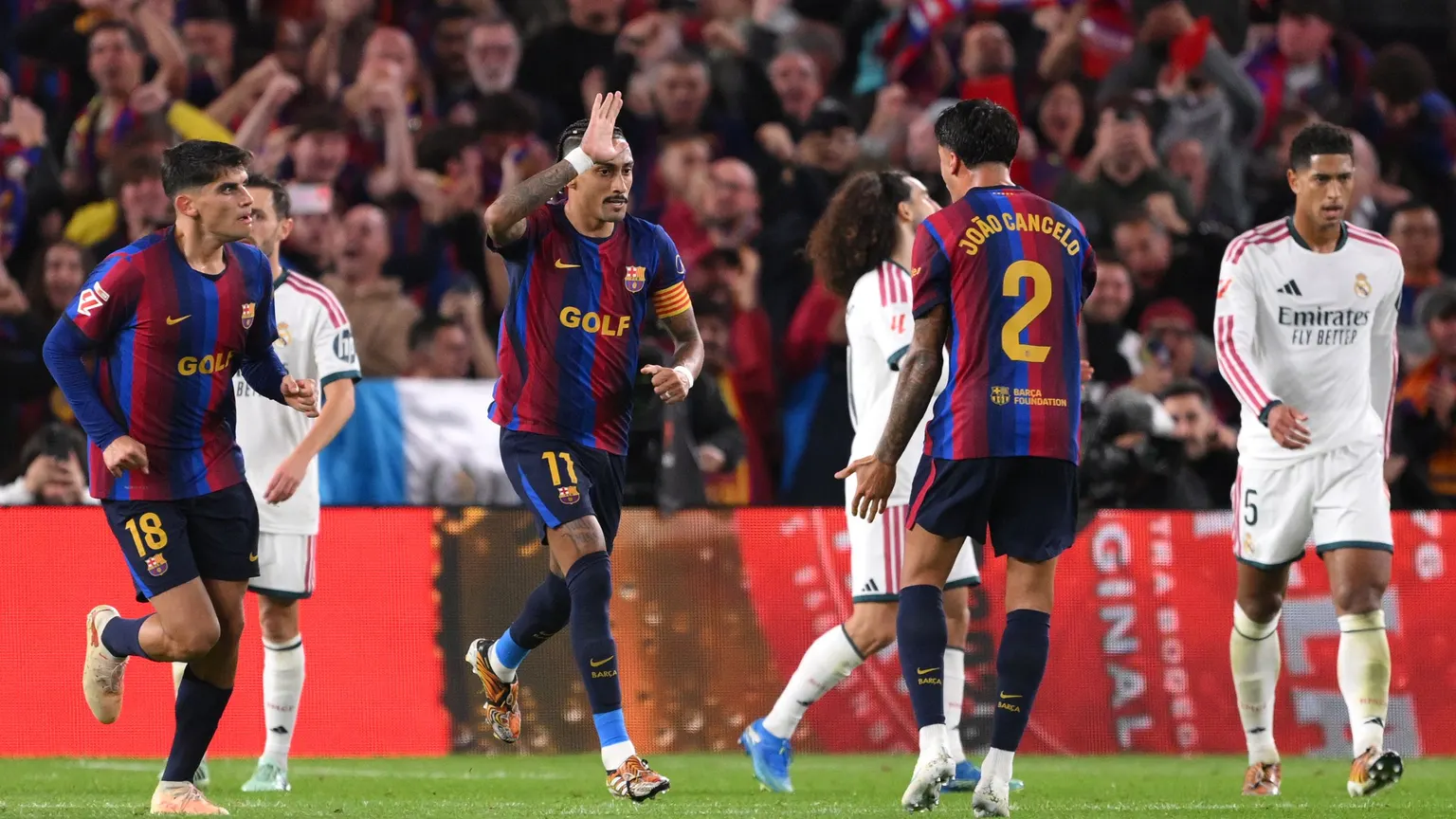 صورة مرافقة للخبر: فيديو: رافينيا يعيد برشلونة للكلاسيكو.. ويُشعل المواجهة أمام الريال